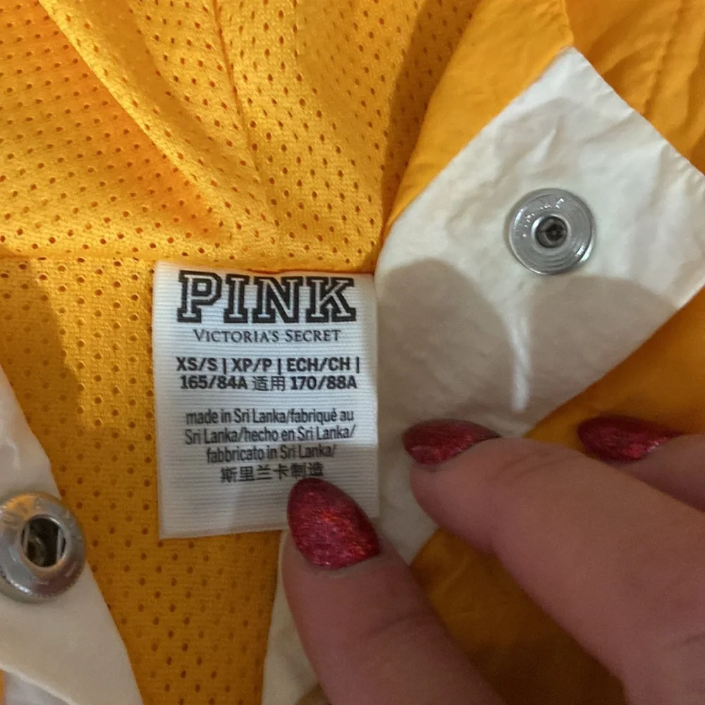 Selling wind breaker - Picture 3 of 3